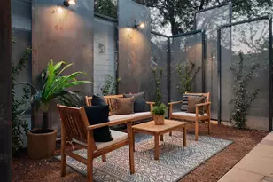 1401 E 3rd St, Austin, TX 78702 - Photo 3