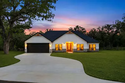 315 Post Oak Street, Gonzales, TX 78629 - Photo 1