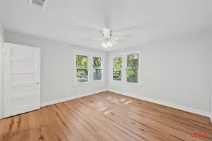 2301 W 10th St, Austin, TX 78703 - Photo 11