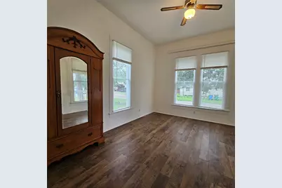 401 Shaw Street, Taylor, TX 76574 - Photo 25