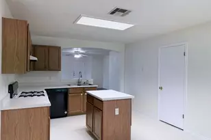 612 Elizabeth Ln, Bastrop, TX 78602 - Photo 9