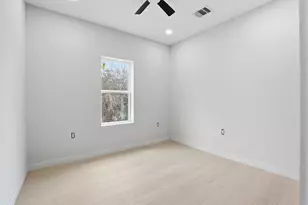 112 Chihuahua Dr, Del Valle, TX 78617 - Photo 13