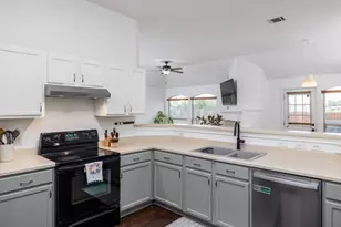 536 W Metcalfe St, Hutto, TX 78634 - Photo 13