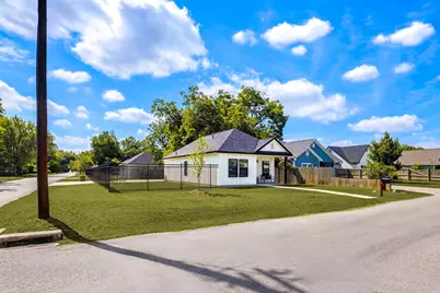 303 Pine Avenue, Luling, TX 78648 - Photo 3