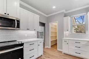 914 W Oak Ridge Dr, Marble Falls, TX 78654 - Photo 3