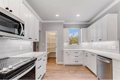 914 W Oak Ridge Drive, Marble Falls, TX 78654 - Photo 11