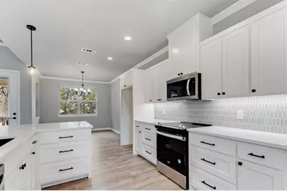 914 W Oak Ridge Drive, Marble Falls, TX 78654 - Photo 17