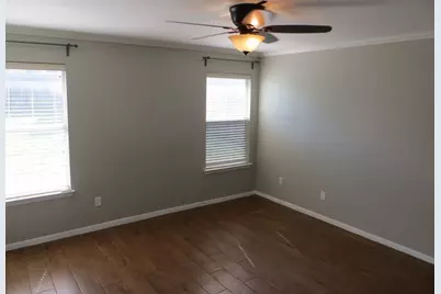 918 W South Street, Leander, TX 78641 - Photo 5