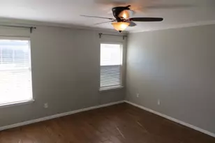 918 W South St, Leander, TX 78641 - Photo 5