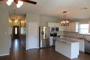 918 W South St, Leander, TX 78641 - Photo 7
