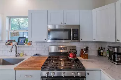 1198 E M Franklin Avenue, Austin, TX 78721 - Photo 15