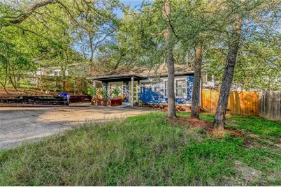 1198 E M Franklin Avenue, Austin, TX 78721 - Photo 3