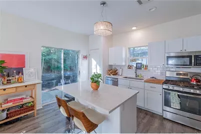 1198 E M Franklin Avenue, Austin, TX 78721 - Photo 13