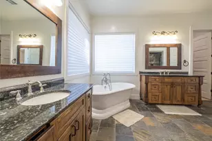 14 Autumn Oaks Dr, The Hills, TX 78738 - Photo 15