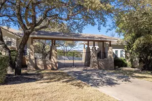 14 Autumn Oaks Dr, The Hills, TX 78738 - Photo 3