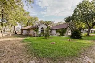 122 Montesito Ln, Floresville, TX 78114 - Photo 3