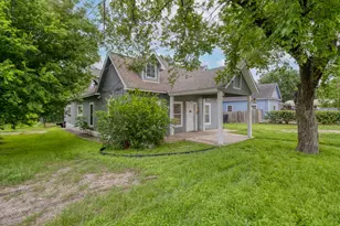 920 Washburn St, Taylor, TX 76574 - Photo 1