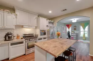 920 Washburn St, Taylor, TX 76574 - Photo 9
