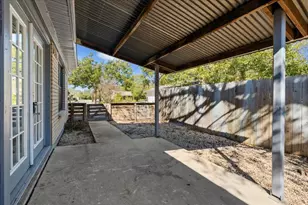 1129 W San Antonio St, Lockhart, TX 78644 - Photo 21