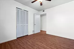 1129 W San Antonio St, Lockhart, TX 78644 - Photo 17