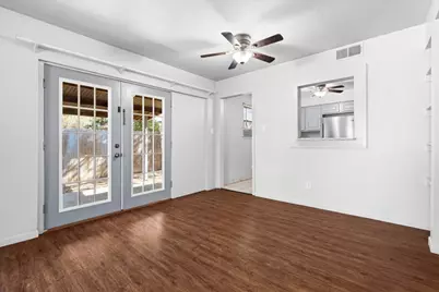 1129 W San Antonio Street, Lockhart, TX 78644 - Photo 7