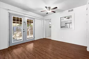 1129 W San Antonio St, Lockhart, TX 78644 - Photo 7