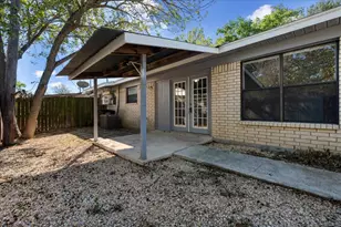 1129 W San Antonio St, Lockhart, TX 78644 - Photo 23