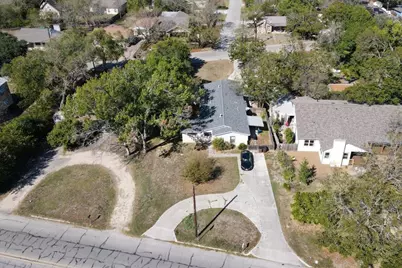 1129 W San Antonio Street, Lockhart, TX 78644 - Photo 25