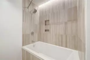 313 W 17th St, Austin, TX 78701 - Photo 15