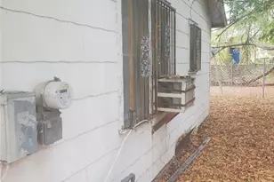 1202 Hackberry St, Austin, TX 78702 - Photo 3