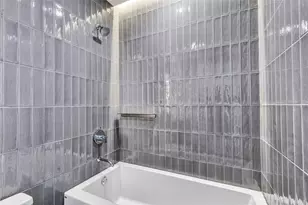 610 Davis St, Austin, TX 78701 - Photo 3