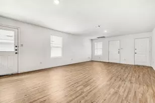 7102 Satellite Wy, San Antonio, TX 78252 - Photo 5