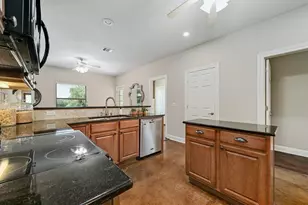 200 Oak Hollow Ln, Buda, TX 78610 - Photo 5