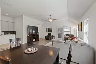 613 Sugar Cane Rd, Buda, TX 78610 - Photo 9