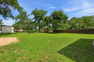 1127 Parr St, Luling, TX 78648 - Photo 19