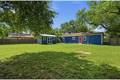 1127 Parr Street, Luling, TX 78648 - Photo 17