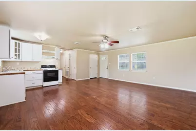 1127 Parr Street, Luling, TX 78648 - Photo 7