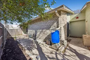 2808 Thrushwood Dr, Austin, TX 78757 - Photo 19
