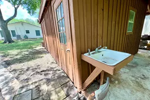 820 W Live Oak St, Lockhart, TX 78644 - Photo 31