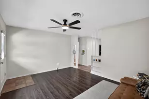 820 W Live Oak St, Lockhart, TX 78644 - Photo 3