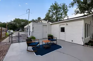 820 W Live Oak St, Lockhart, TX 78644 - Photo 23