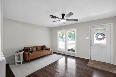 820 W Live Oak Street, Lockhart, TX 78644 - Photo 3