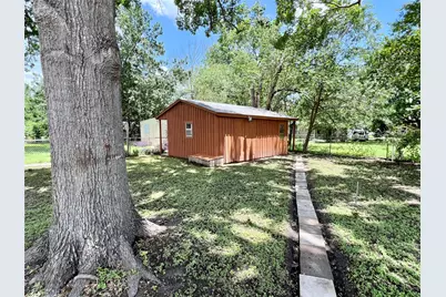 820 W Live Oak Street, Lockhart, TX 78644 - Photo 27