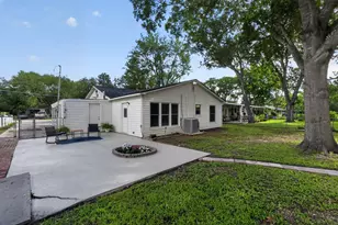 820 W Live Oak St, Lockhart, TX 78644 - Photo 25