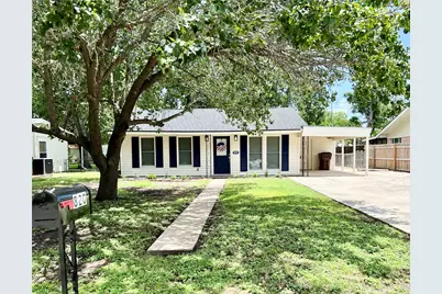 820 W Live Oak Street, Lockhart, TX 78644 - Photo 1
