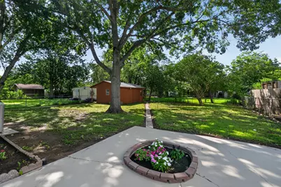 820 W Live Oak Street, Lockhart, TX 78644 - Photo 25