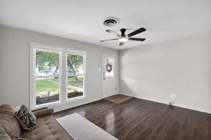 820 W Live Oak St, Lockhart, TX 78644 - Photo 5