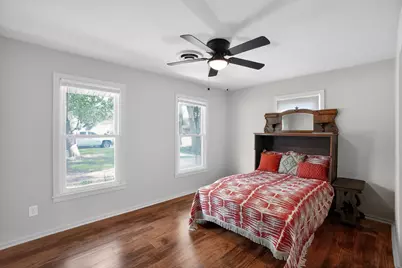 820 W Live Oak Street, Lockhart, TX 78644 - Photo 13
