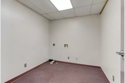 605 Upton Avenue, Schulenburg, TX 78956 - Photo 9