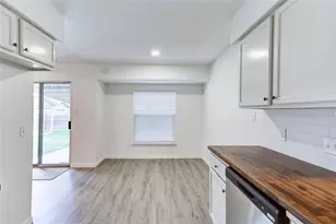 1404 Hillcrest Dr, Taylor, TX 76574 - Photo 7